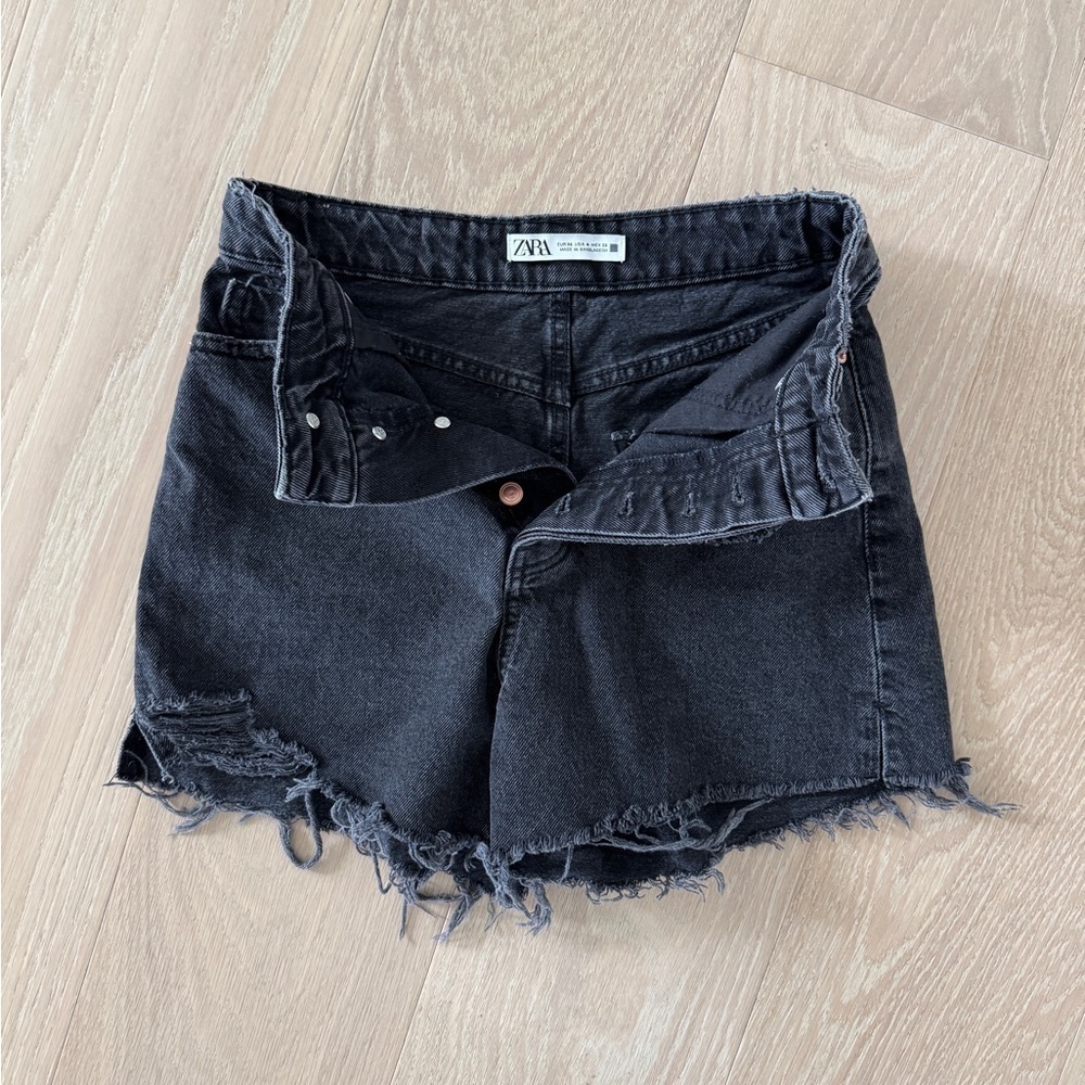 Zara Distressed Denim Shorts - Picture 5 of 5